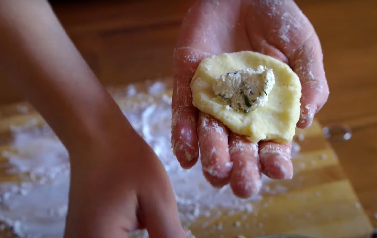 Палюшки з сиром та мачанкою: старовинний рецепт смачнющих галушок з картоплі